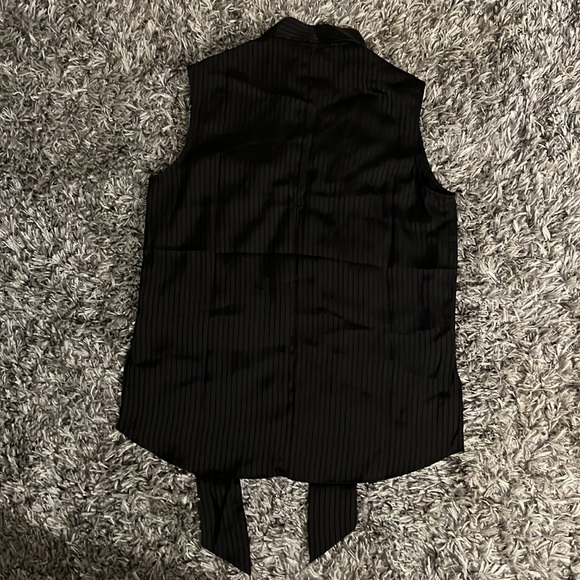 Lattelier Scarf Neck Sleeveless Blouse - Picture 9 of 14